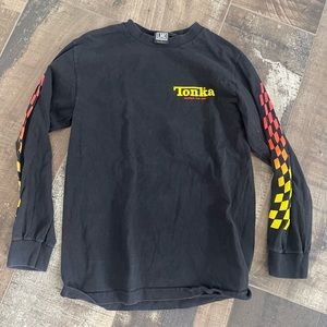 Boy’s Tonka long sleeve graphic t-shirt size small